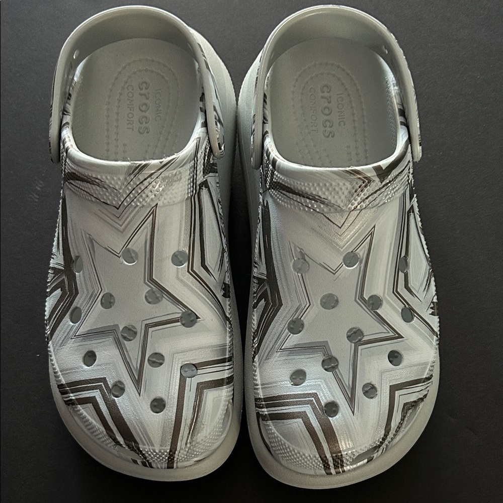 Two-tone unisex crocs
